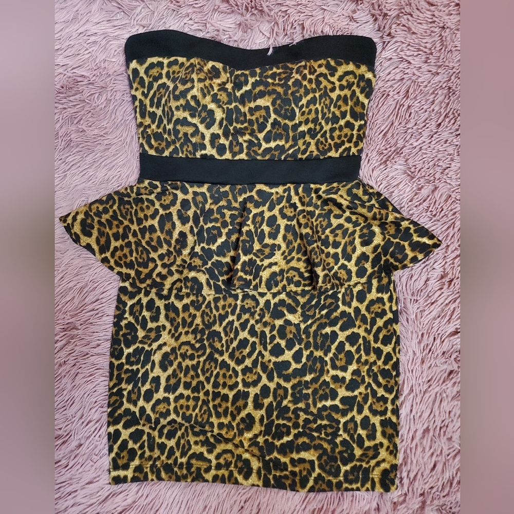 Leopard Or Cheetah Animal Print - Strapless Peplu… - image 1